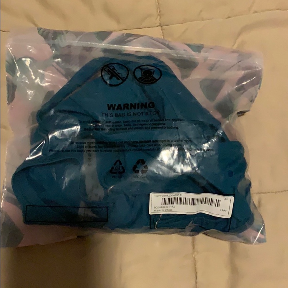 Bikini - Picture 5 of 5